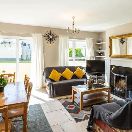 בית נופש Riverside Townhouse Carrick on Shannon